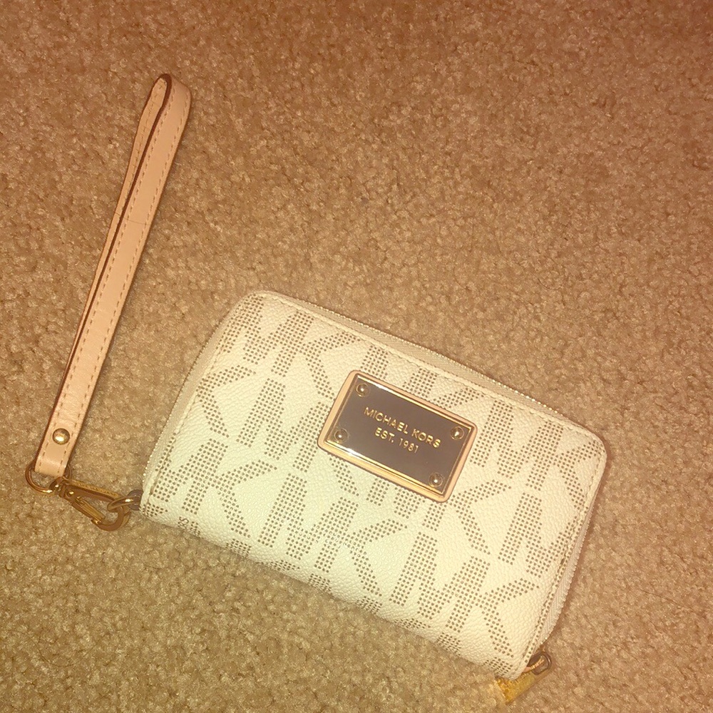 Micheal kors clutch